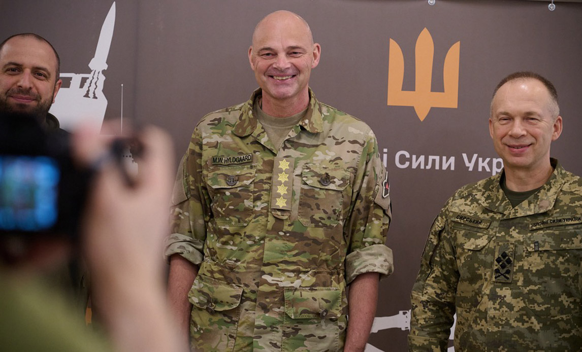 Fungerende forsvarschef Michael Hylgaard på besøg i Ukraine